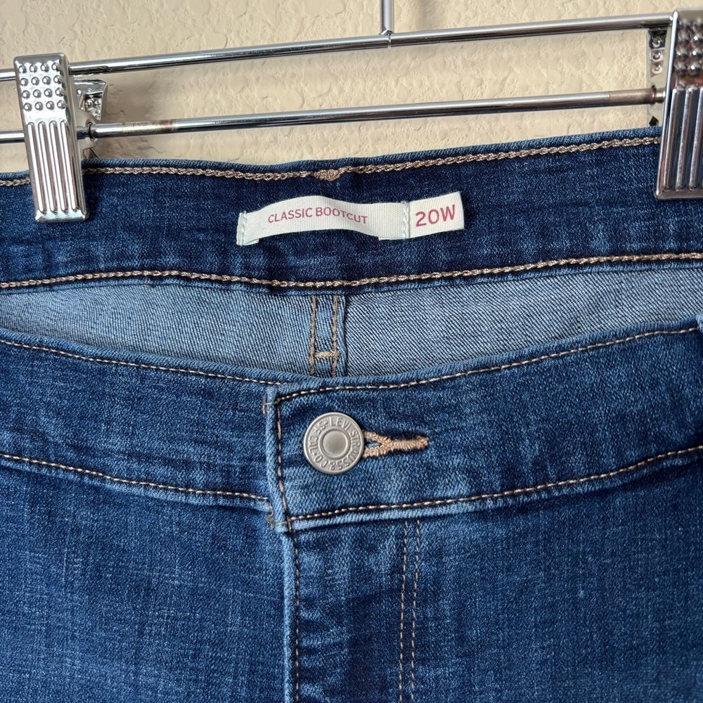 Levi's 20W Classic Bootcut Essential Denim Jeans - Picture 3 of 12